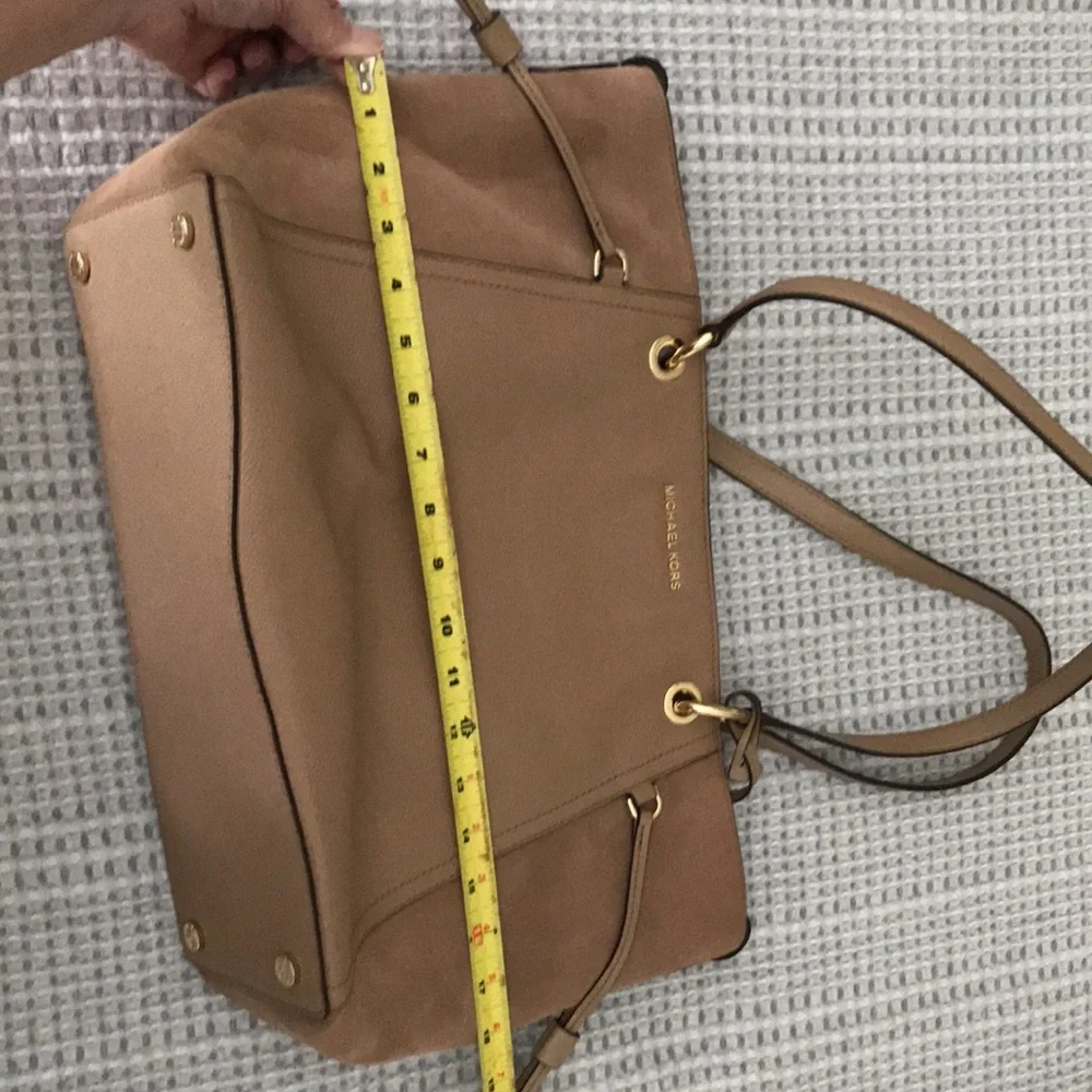 (SOLD). Michael MICHAEL KORS Handbag - Picture 12 of 15
